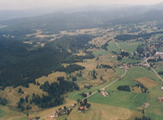  Ortsansicht Auersbergsreut; tschechische Grenze direkt neben der Straße 